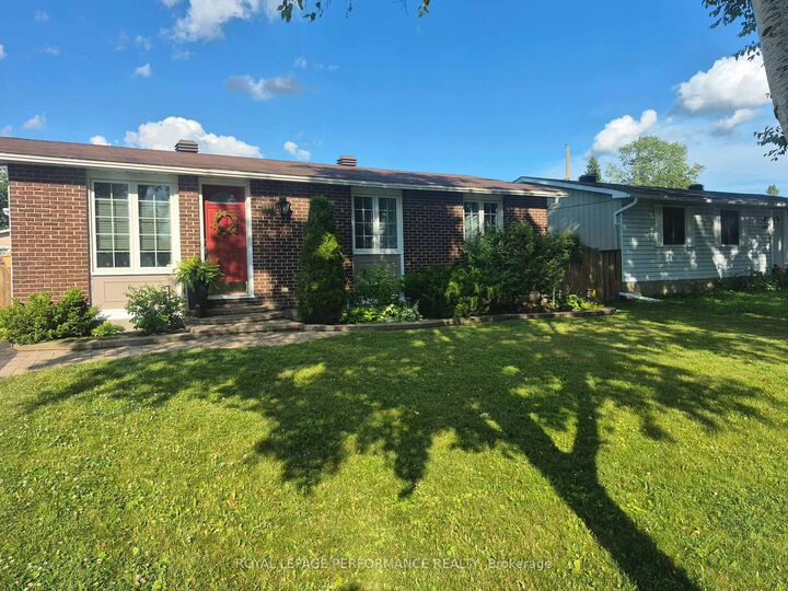 Property Photo: 1497 Blackheath Street ON K1E 1K6
