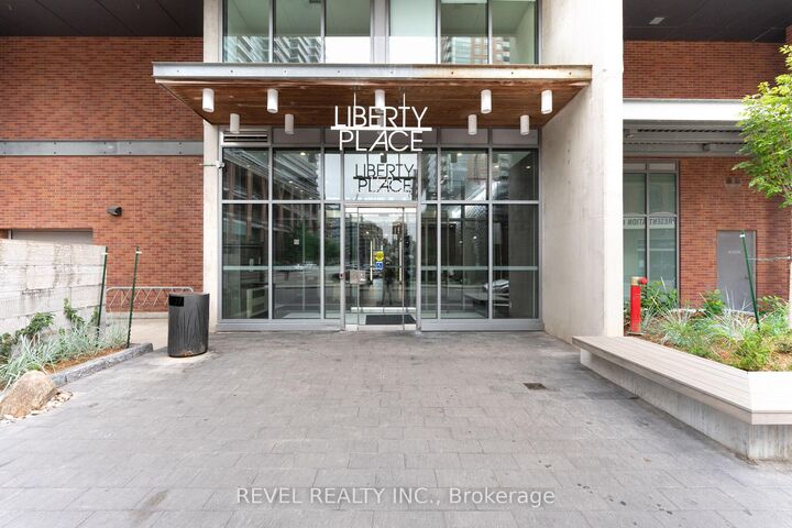 Property Photo: 150 East Liberty Street Ph3 ON M6K 3R5