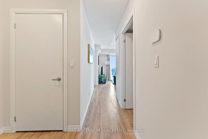 Property Photo:  2150 Lawrence Avenue E 1609  ON M1R 3A7 