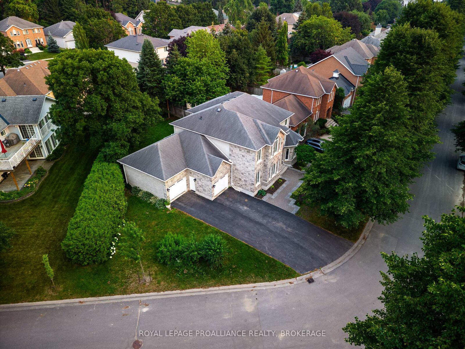 Property Photo: 81 Kenwoods Circle ON K7K 6Y2