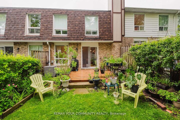 Property Photo: 27 Dunkeld Way ON L3T 4Y8