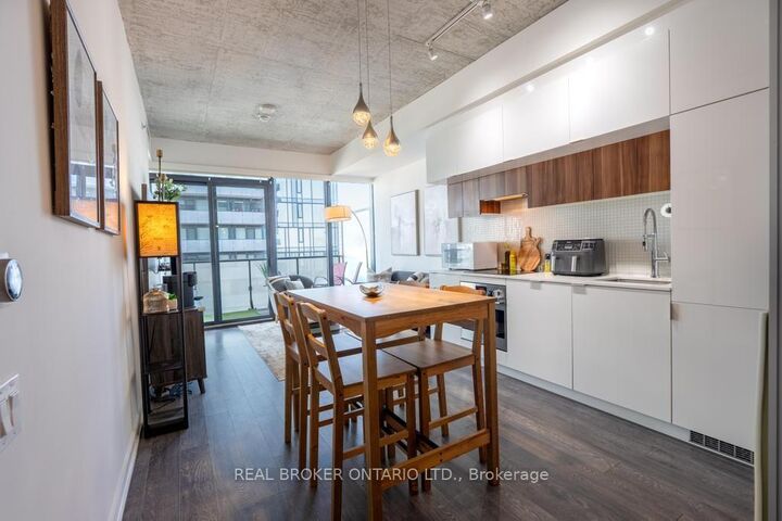 185 Roehampton Avenue S 1601 — photo 1