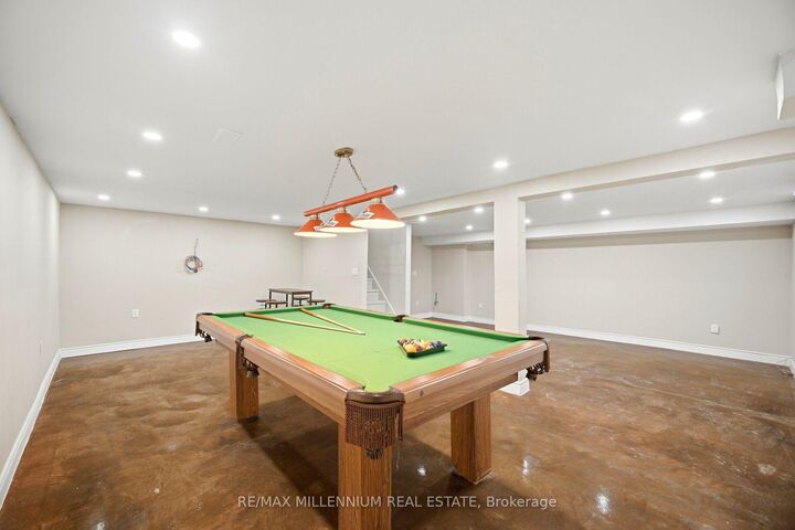 Property Photo: 16 Brenda Boulevard ON L9W 3L6