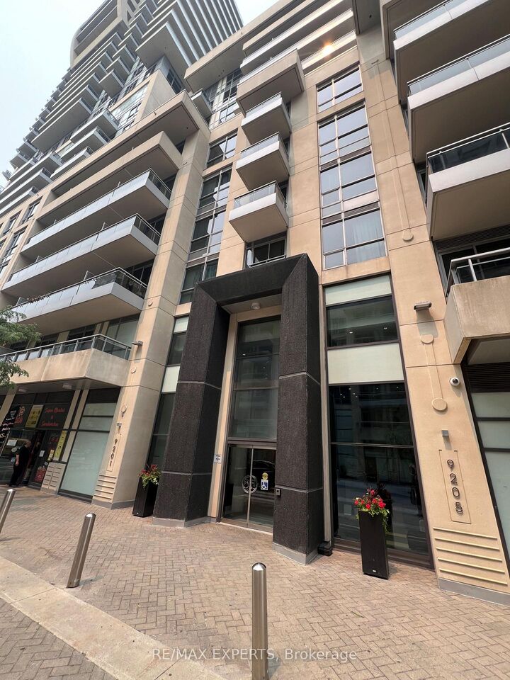 Property Photo:  9205 Yonge Street 1611  ON L4C 1V5 