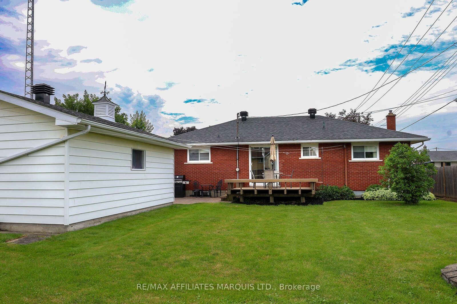 Property Photo: 44 Broder Crescent ON K0C 1X0