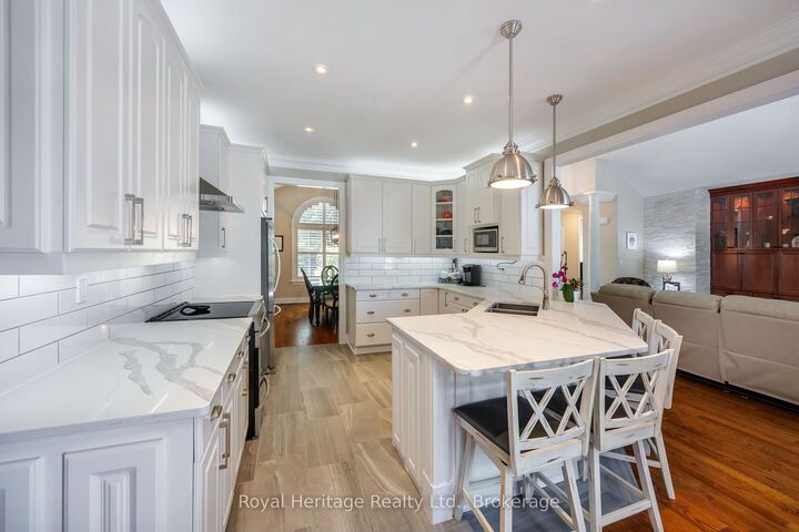 Property Photo: 465 Chalk Lake Road ON L9L 2C1