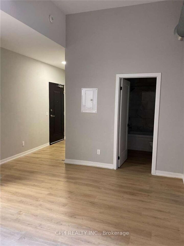 Property Photo: 140 Simcoe Street 206 ON K9H 0K5
