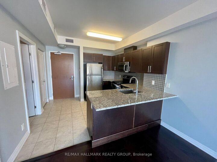 Property Photo: 242 Rideau Street 2105 ON K1N 0B7
