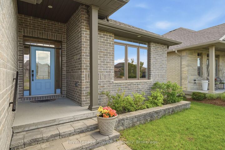 Property Photo: 5 Kempton Avenue ON K8N 0E8