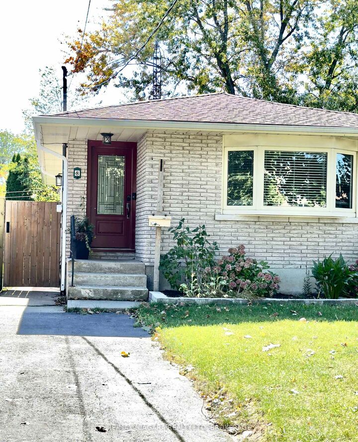 Property Photo: 8 Lakehurst Drive ON L2N 4C2