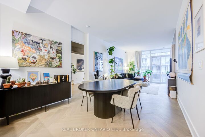 29 Queens Quay E 916 — photo 1