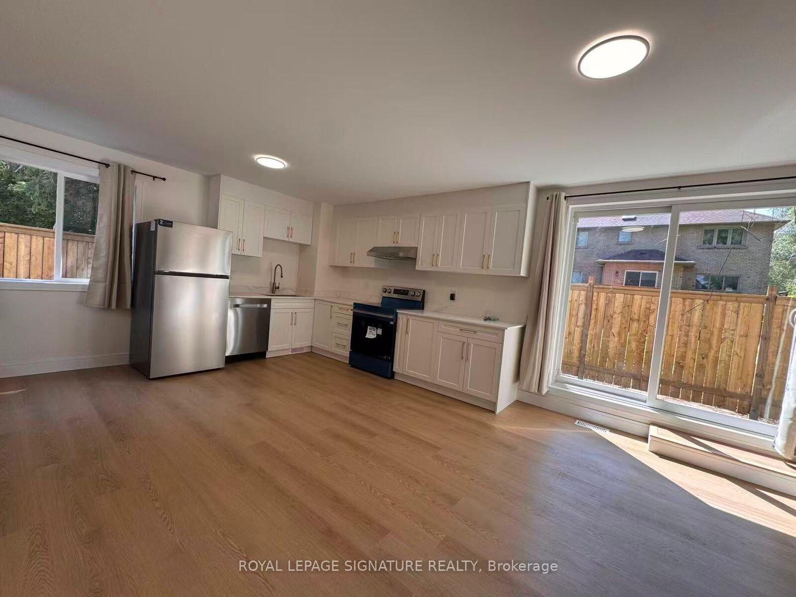 Property Photo: 53 Bishop Avenue 5 ON M2M 1Z4