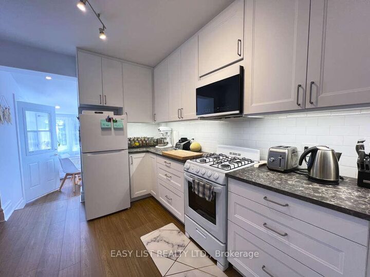 Property Photo:  5 Garnock Avenue 2  ON M4K 1M1 