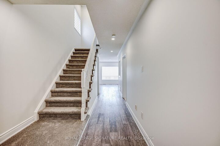 Property Photo: 7360 Zinnia Place 36 ON L5W 2A3