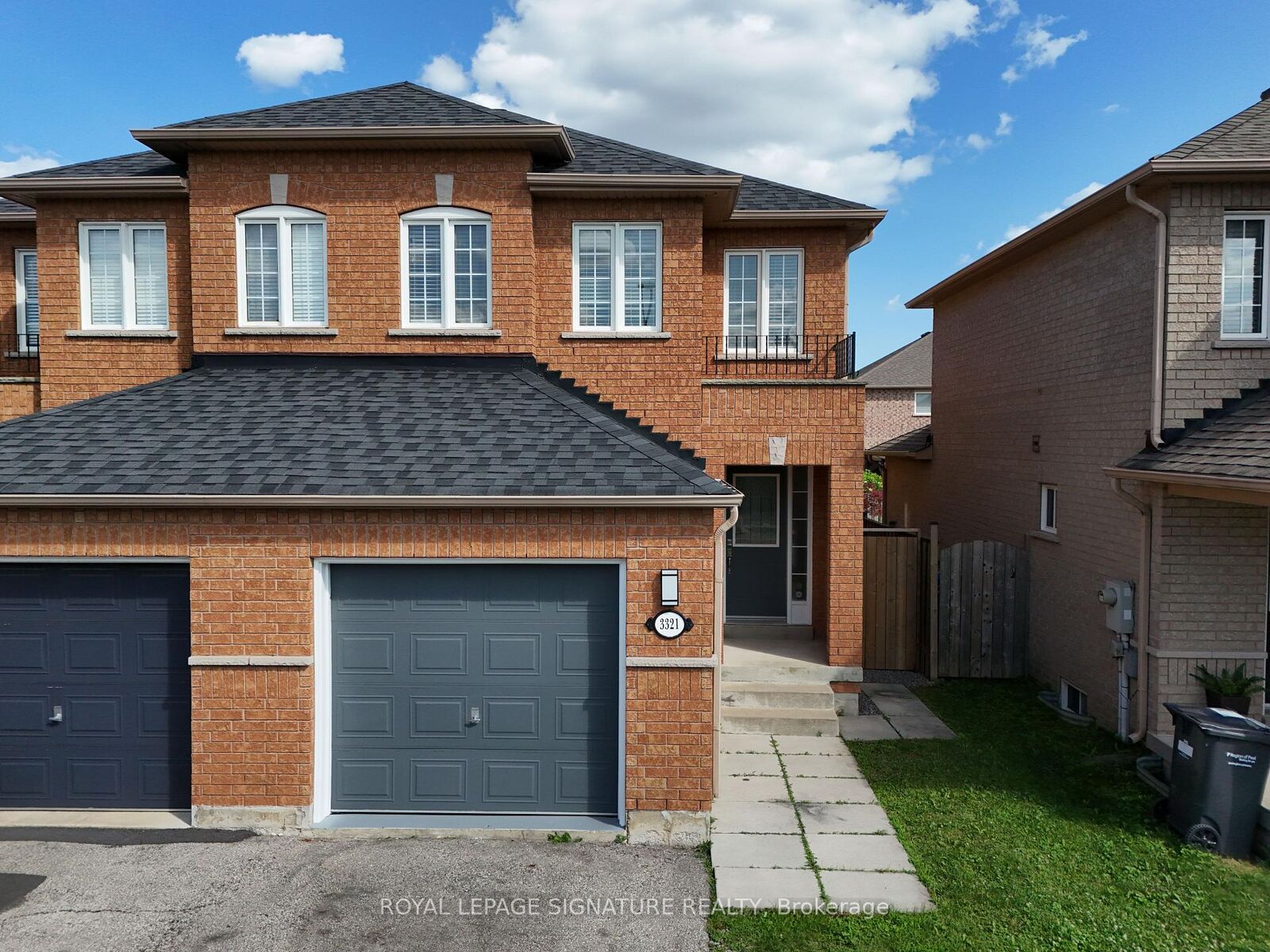 Property Photo: 3321 Raindance Crescent ON L5N 8L7