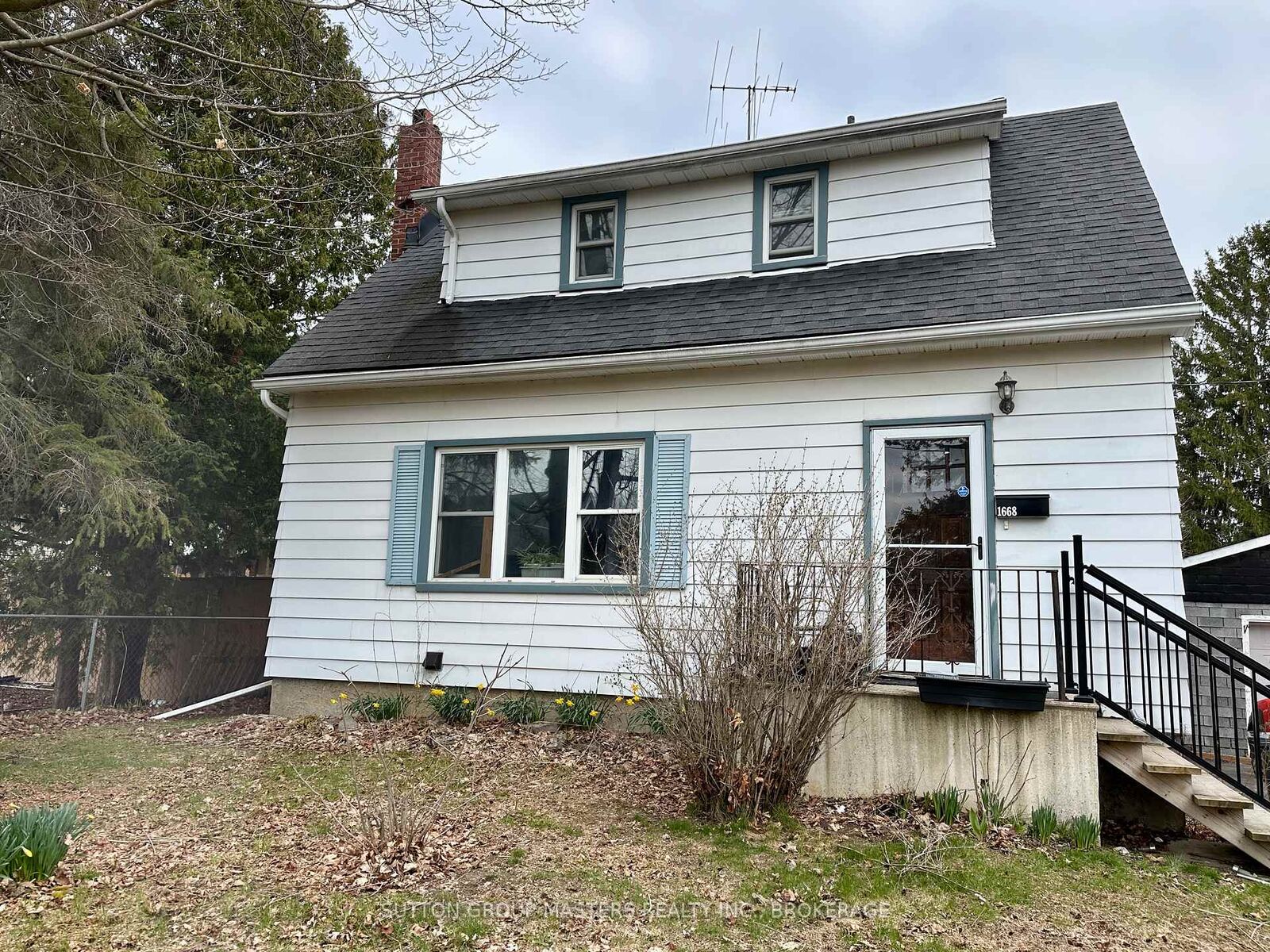 Property Photo: 1666-1668 Victoria Street ON K7M 5K3