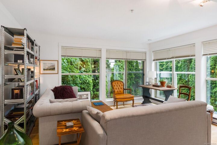 Property Photo: 1155 Yates St #208 BC V8V 3N1