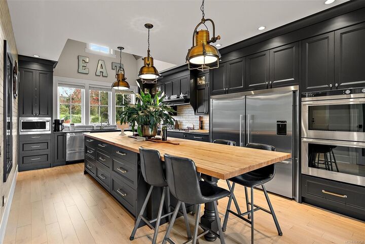 Property Photo: 1468 Pebble Pl BC V9B 0T4