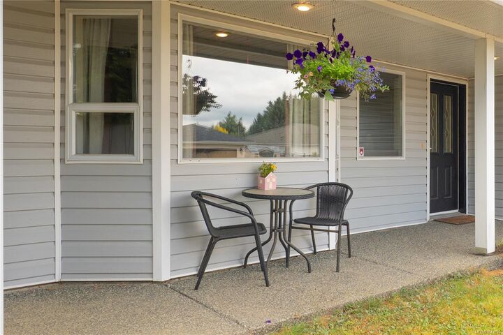 Property Photo: 844 Therres Cres BC V9G 1N5