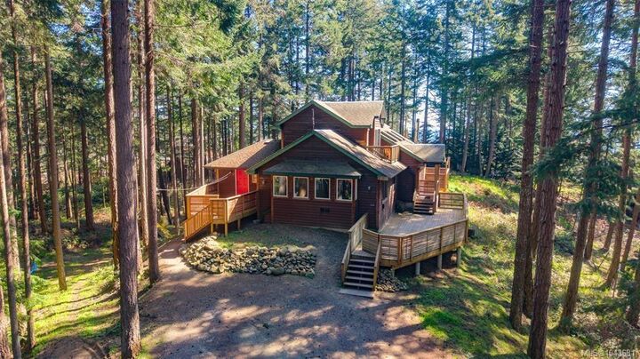 546 &Amp 548 Kinnikinik Way — photo 1