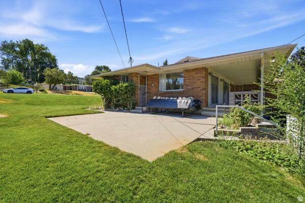 Property Photo: 3016 S Davis Blvd UT 84010