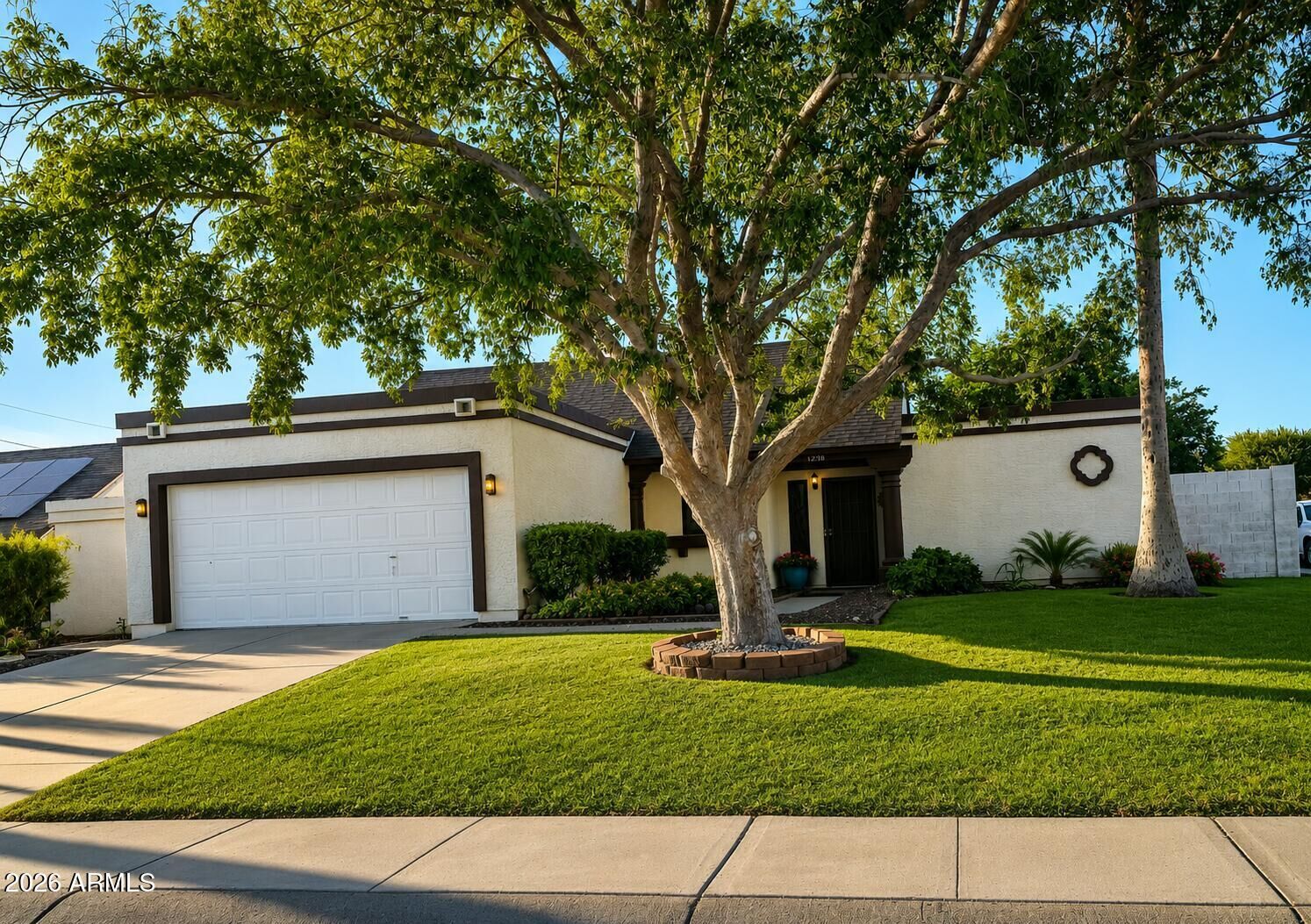 Property Photo:  1238 E Kerry Lane  AZ 85024 