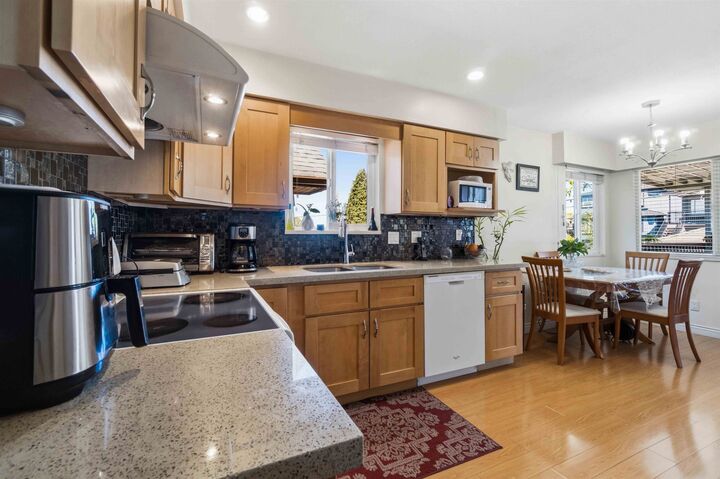 Property Photo:  549 E 56th Avenue  BC V5X 1R6 