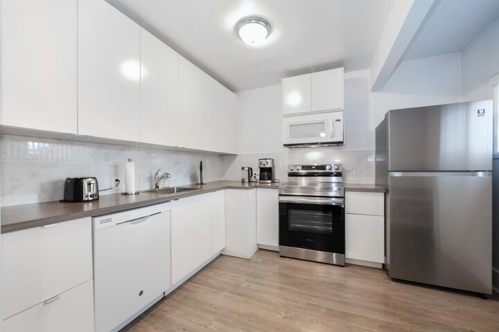 Property Photo:  315 W 19th Avenue Top-Floor  BC V5Y 2B6 