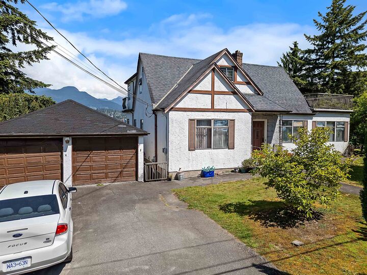 Property Photo:  2587 Yale Street  BC V5K 1C1 