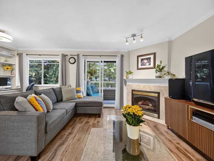 Property Photo:  828 W 16th Street 7  BC V7P 1R3 