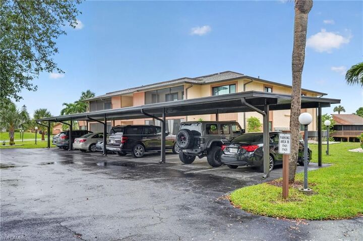 Property Photo: 17421 Birchwood Ln 5 FL 33908
