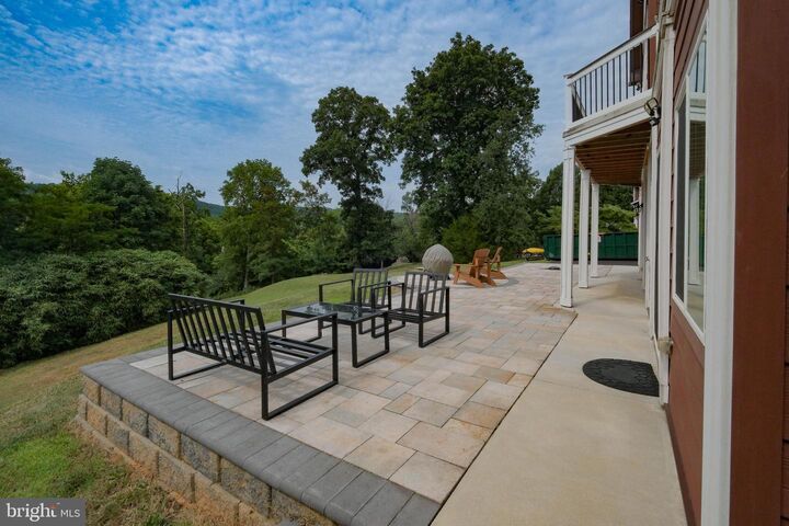 Property Photo: 17 Owens Court VA 22630