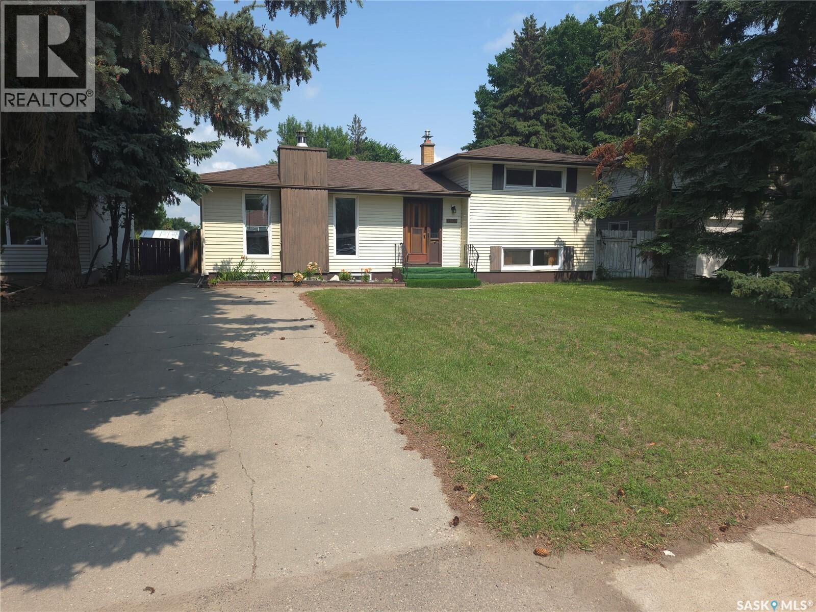 Property Photo: 2509 Taylor Street SK S7H 1W9