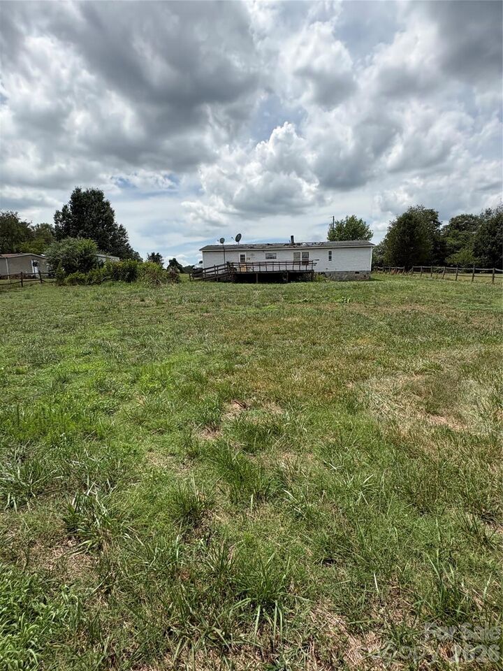 Property Photo: 5954 Charlie Little Road NC 28610