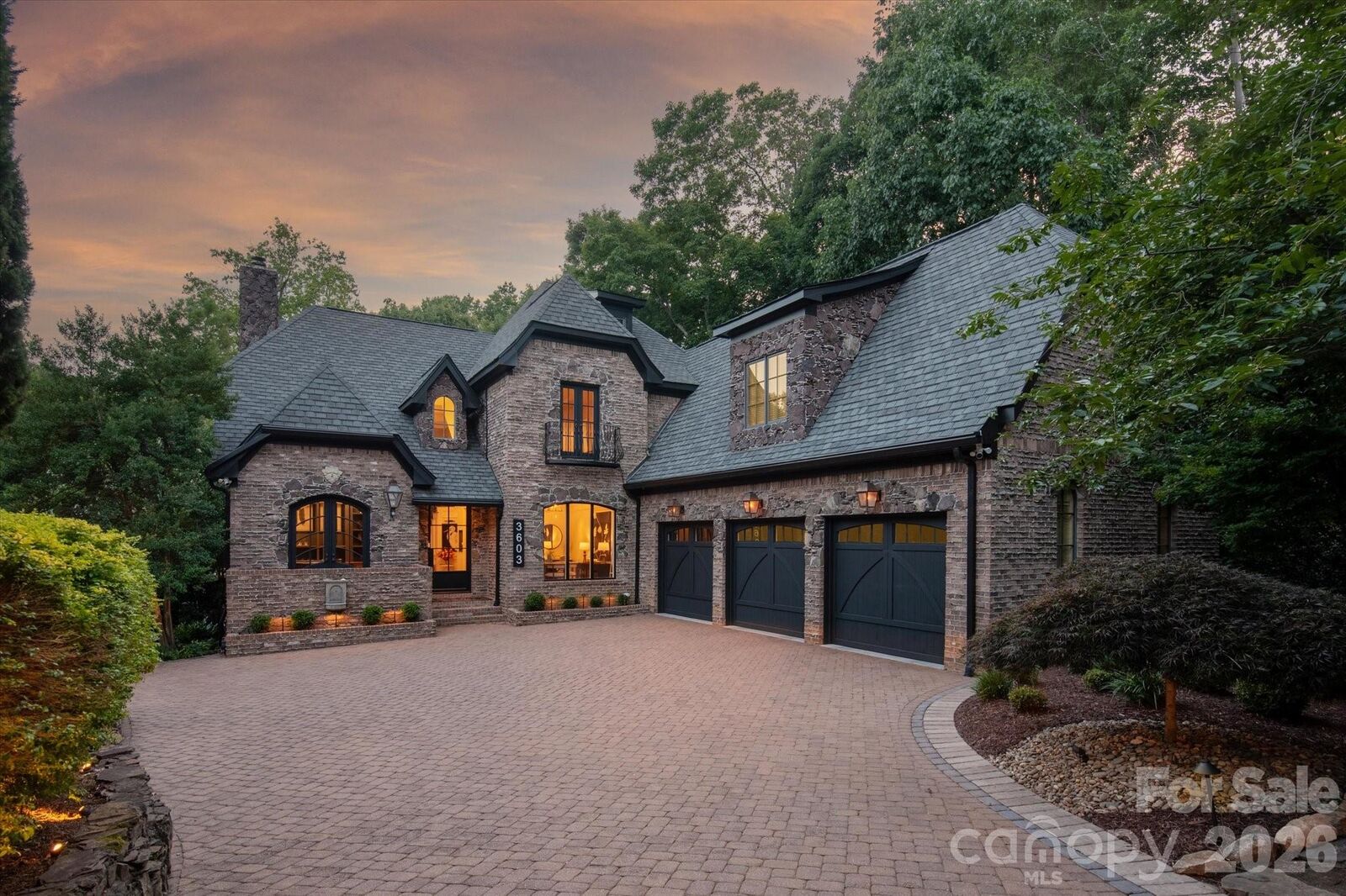 Property Photo: 3603 Hennessy Place NC 28210