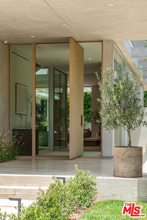 Property Photo: 634 Moreno Ave CA 90049