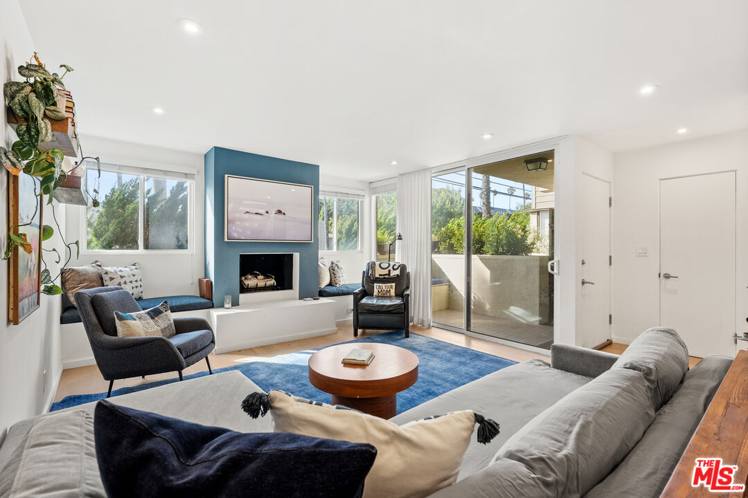 Property Photo:  1930 Idaho Ave, Unit 3  CA 90403 