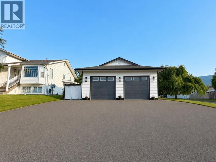Property Photo: 1411 Driftwood Crescent BC V0J 2N0