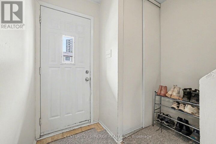 Property Photo: 1239 Bowmount Street ON K1J 8T4