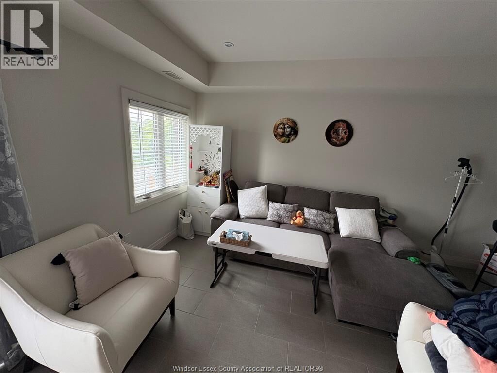 Property Photo:  233 Watson 106  ON N8S 3R8 