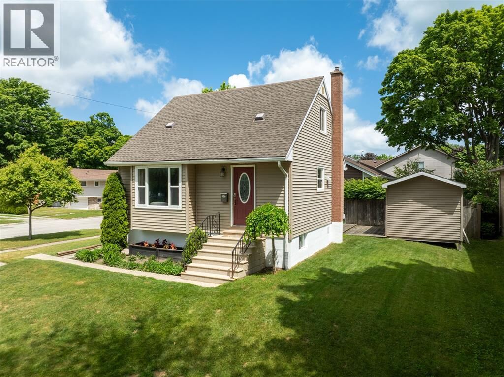Property Photo:  702 Michigan Avenue  ON N7V 1G8 