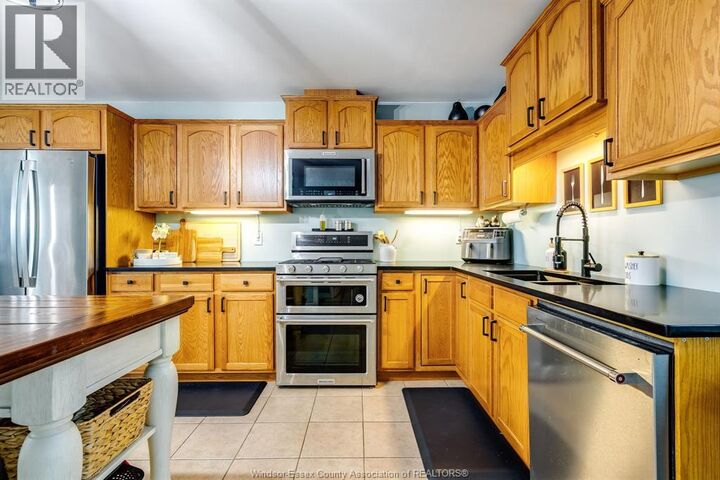 Property Photo:  34 Cranberry Crt  ON N8M 3G5 