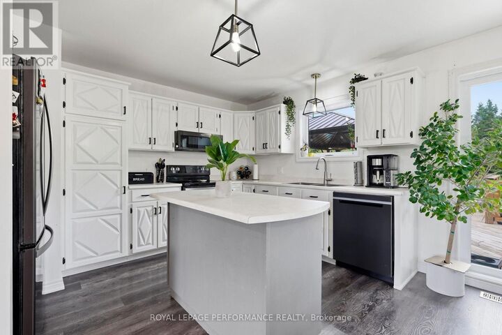 Property Photo: 3230 Pattee Road East ON K6A 2R2
