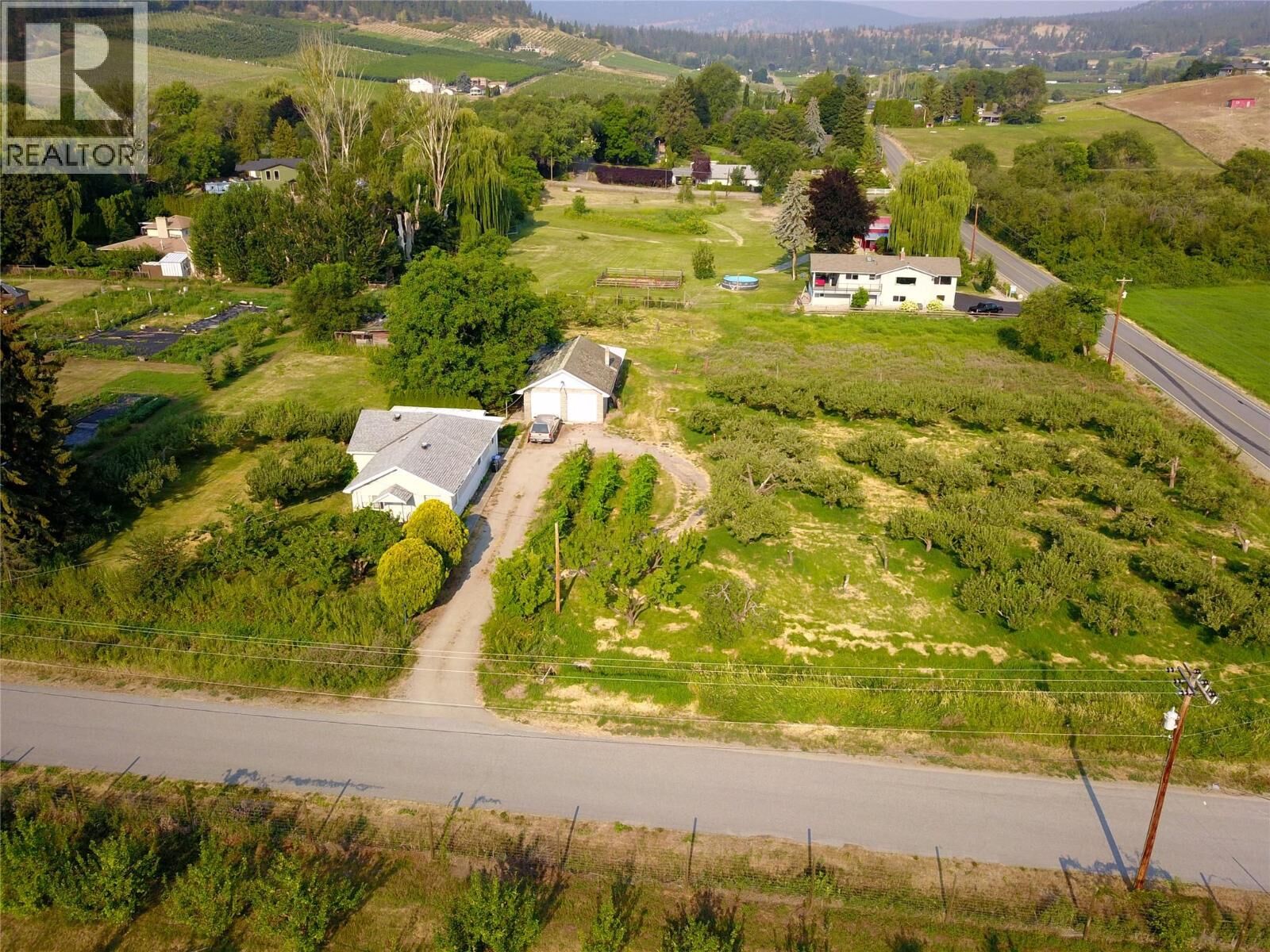 Property Photo:  10216 Lumsden Avenue  BC V0H 1Z8 