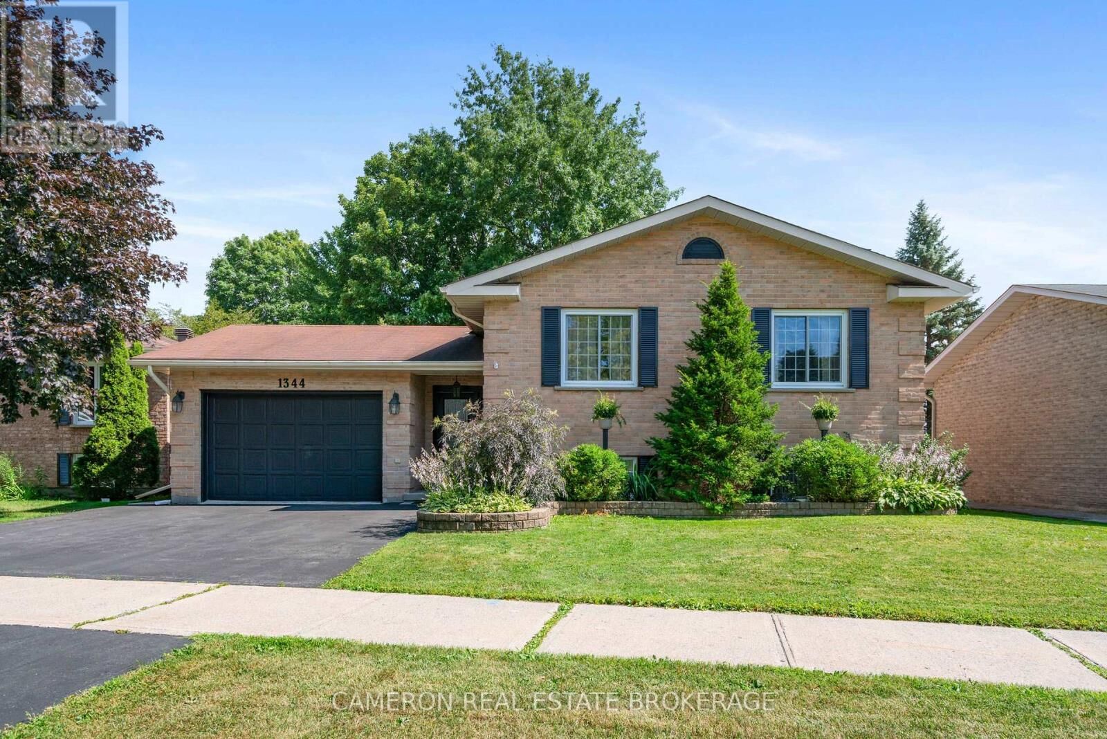 Property Photo:  1344 Stormont Drive  ON K6H 6Y1 