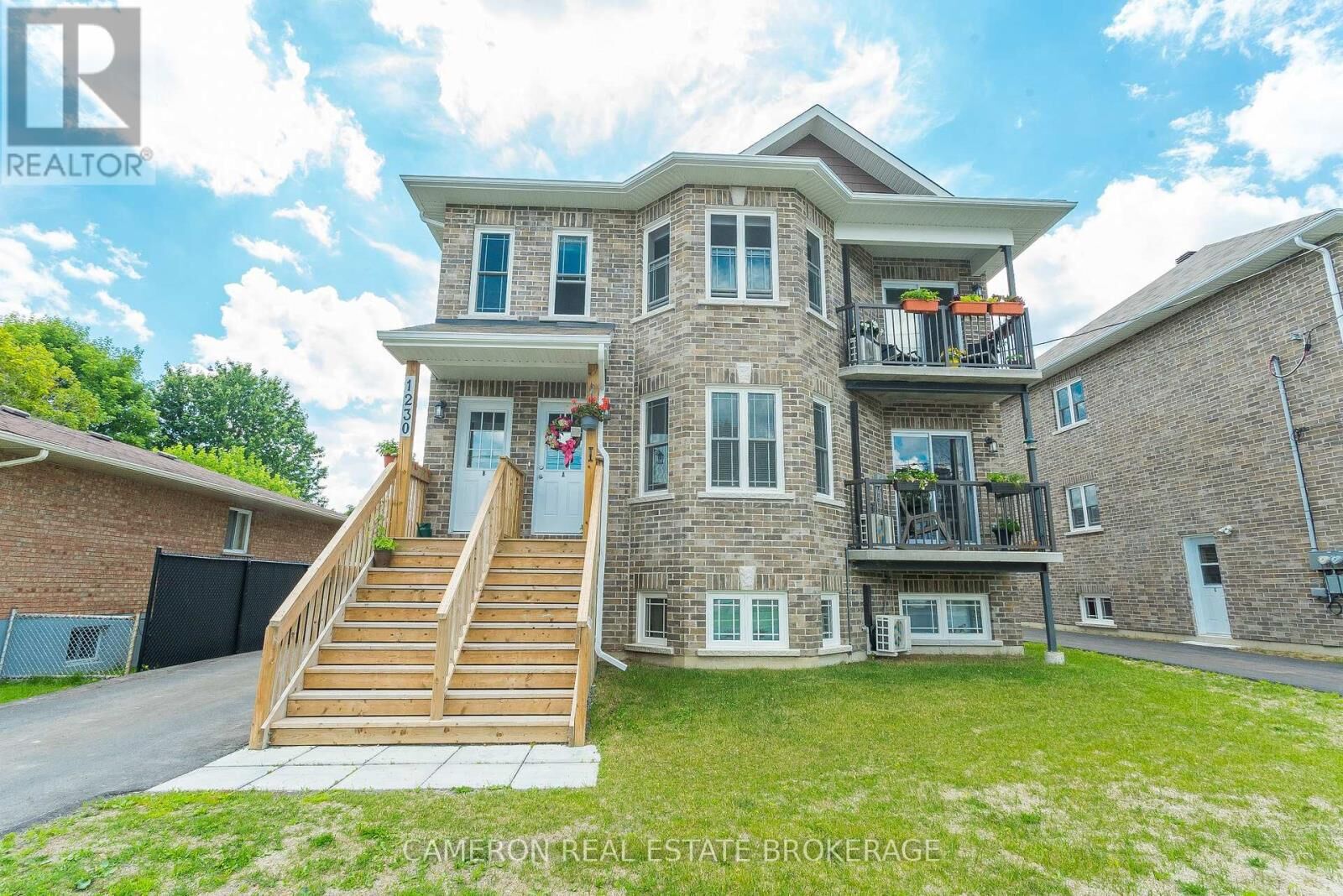 Property Photo: 1230 Cumberland Street C ON K6J 4K5