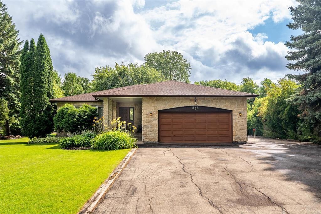 Property Photo:  898 Pritchard Farm Road  MB R2E 0E1 