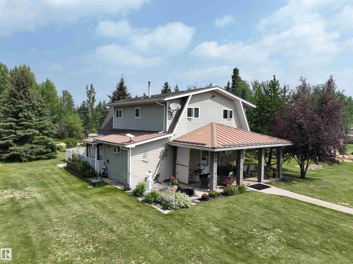 Property Photo:  1639 Macfarlane Place  AB T0G 0K0 