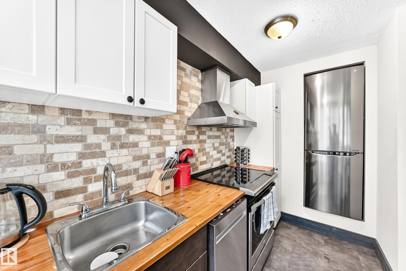 Property Photo: 10160 114 Street NW 230 AB T5K 2L2