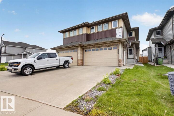 Property Photo:  2005 15 Avenue NW  AB T6T 2B6 